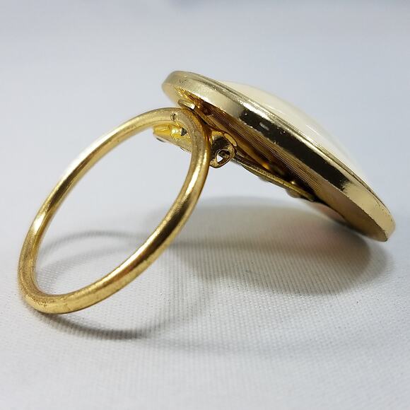 Vintage Western Germany Scarf Clip, Cream Art Glass, 1950s Jewelry - Picture 6 of 13